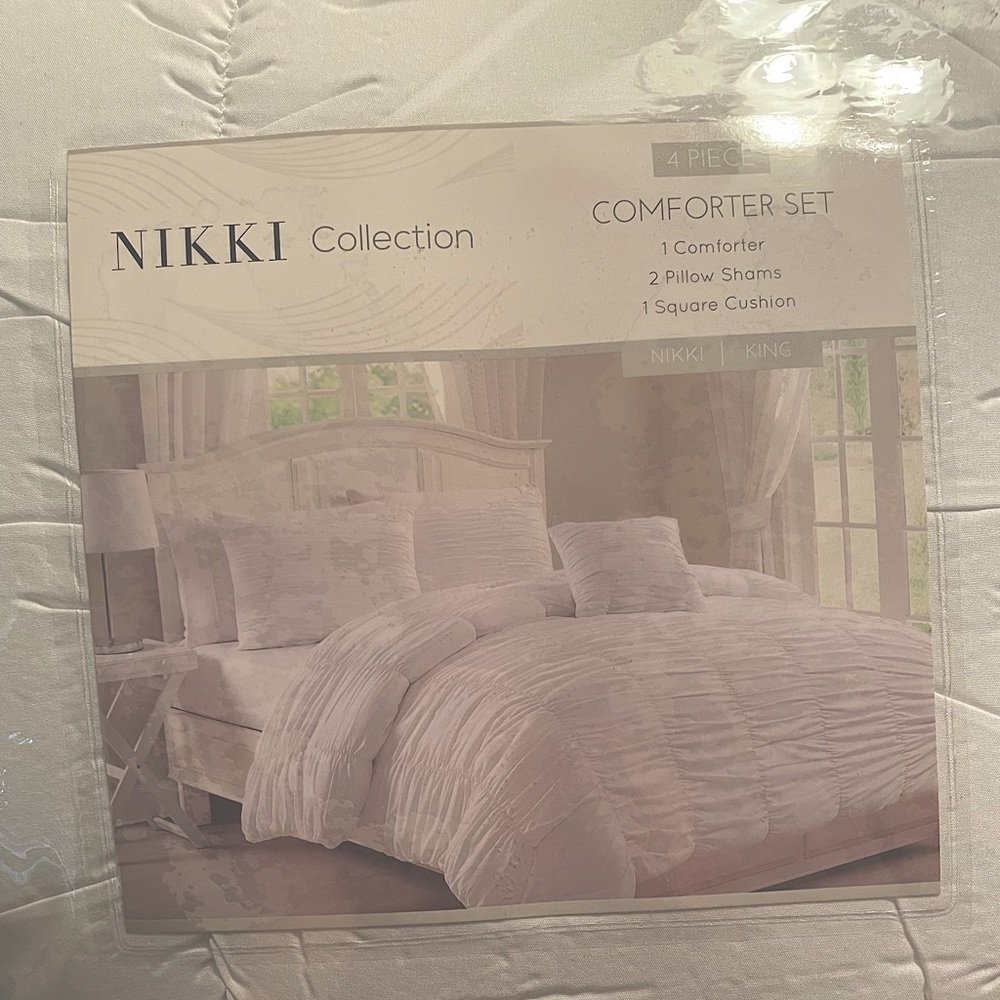 NIKKI Collection Comforter Set